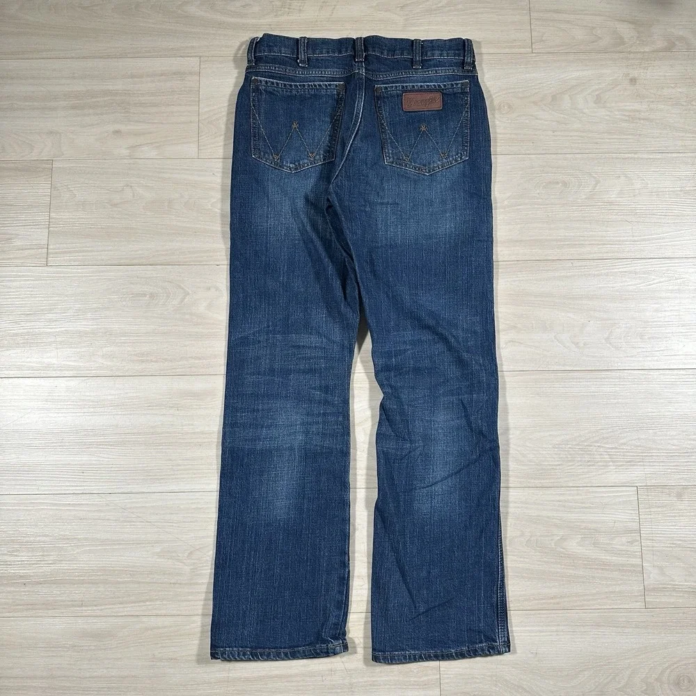 Wrangler Retro Relaxed Boot Jeans Mens 31x32 Denim Bootcut Cowboy Workwear Faded